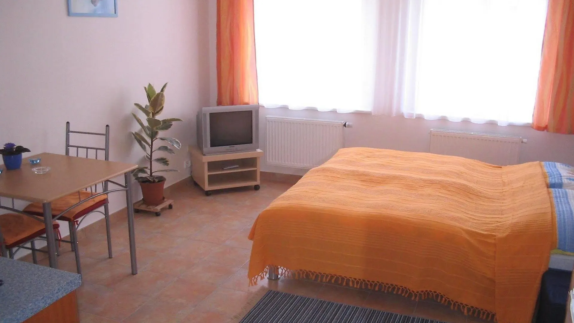 Aparthotel City 5 Prague 3*,
